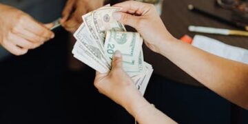 5 Smart Ways to Reduce Monthly Expenses Without Feeling Deprived