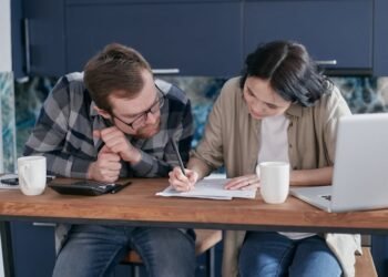 7 Essential Features of a Monthly Budget Planner for Couples That Will Strengthen Your Financial Unity