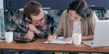 7 Essential Features of a Monthly Budget Planner for Couples That Will Strengthen Your Financial Unity