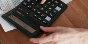 Top 10 Personal Finance Tips for College Students to Save Money
